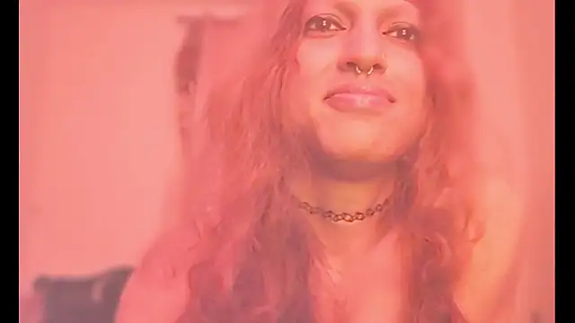 MmmMonikaBabie: διαδικτυακό σόου στην κάμερα