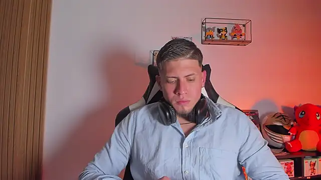 SebastianMaximoff_: διαδικτυακό σόου στην κάμερα