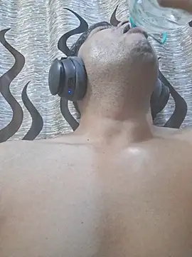 Chat +18 de Sissydoggy ao vivo