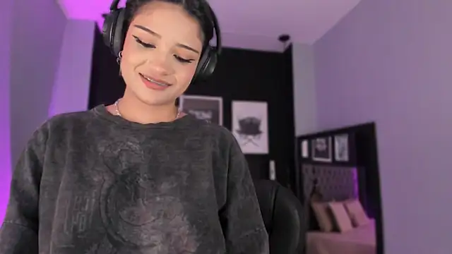 XXX chat uživo modela renee_shelby_