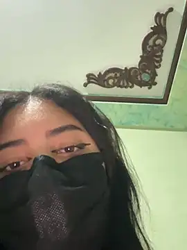 Malak-sexy-one: διαδικτυακό σόου στην κάμερα