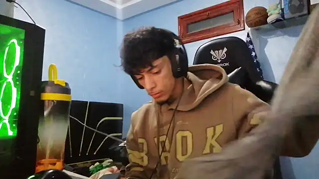 Chat +18 de Dark_DesireX ao vivo