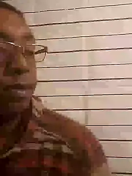 Chat +18 de B4KINC ao vivo