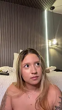 XXX chat uživo modela MiaPetit_