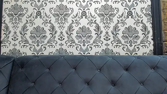 LissaBigTitts webcam show