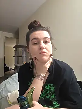 แชท XXX สดของ Ashlovescannabis