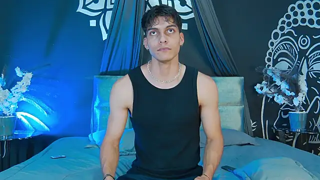 AlessioVitale's Live XXX Chat