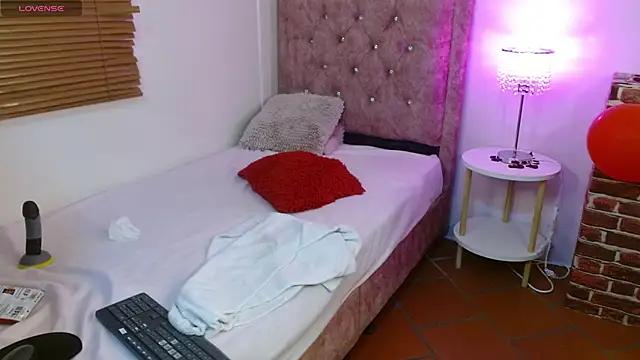 emma_antury webcam show