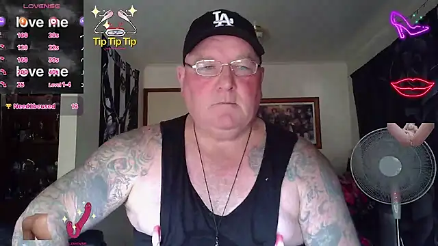 KINKYBLUEYES69 网络视讯表演