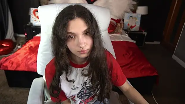 BabyFlowerr Adlı Modelin Canlı XXX Sohbeti