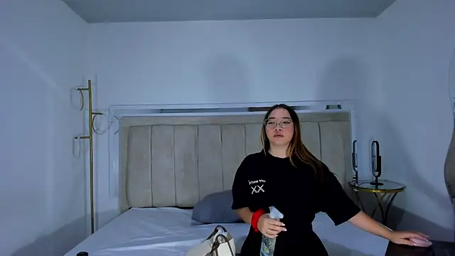 AliciaWhite_nt Adlı Modelin Canlı XXX Sohbeti