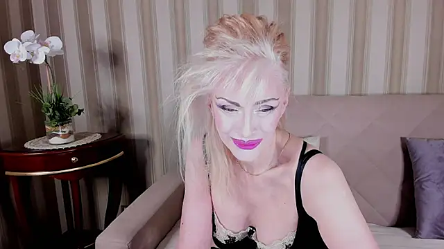 Rita_Farel élő XXX-chatje