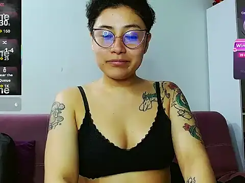 Juliexxxxtasy 现场XXX聊天