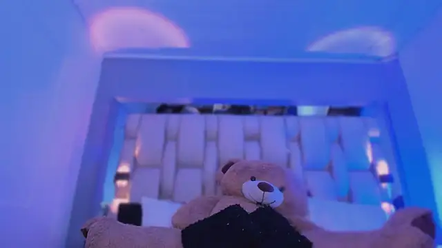 revenmiller_ Adlı Modelin Canlı XXX Sohbeti