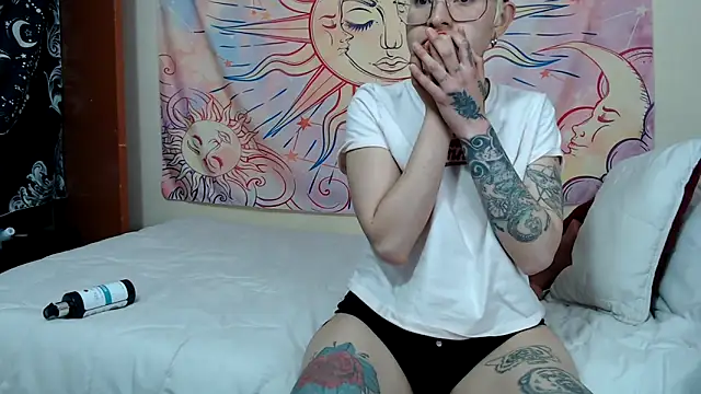 ArrangedFoot live XXX chat