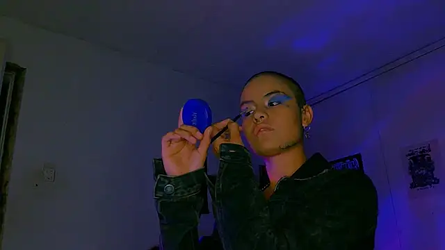 XXX chat uživo modela alex_one888