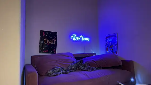 alexmannd: διαδικτυακό σόου στην κάμερα