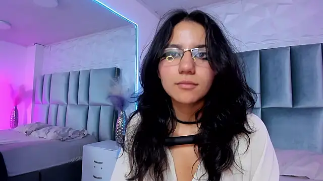 HollyPeach Adlı Modelin Canlı XXX Sohbeti