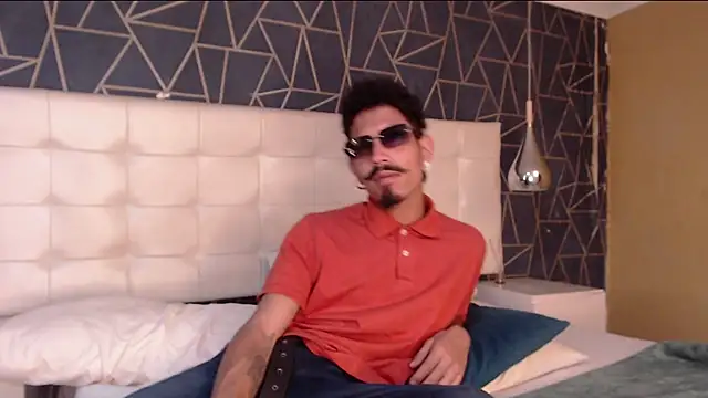 NoaahTylor Live XXX-Chat