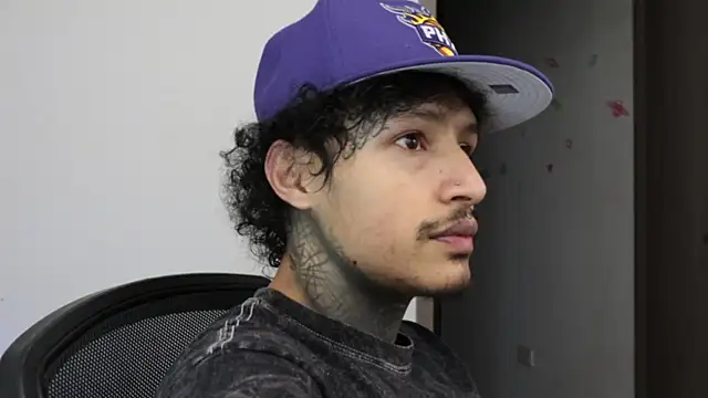 Онлайн чат XXX trieone