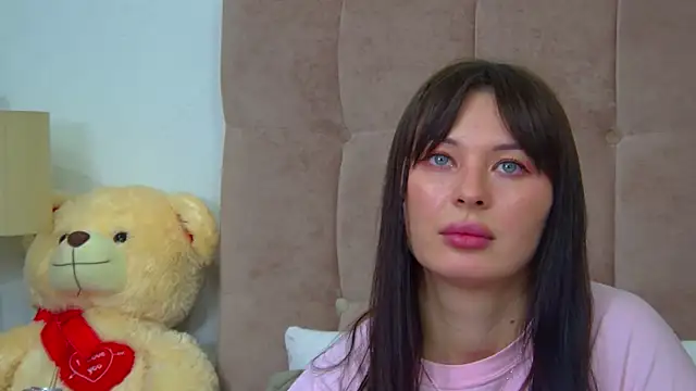 AlexandraBloom élő XXX-chatje