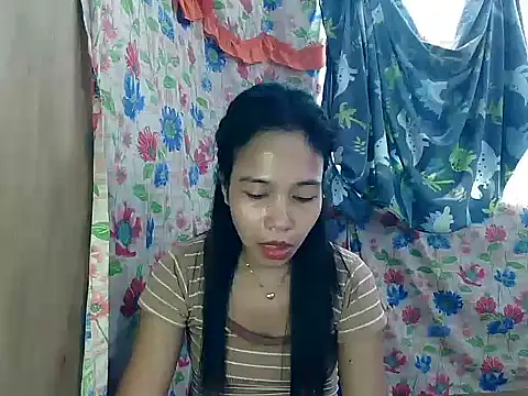 PinaySkinnyGirl Adlı Modelin Canlı XXX Sohbeti