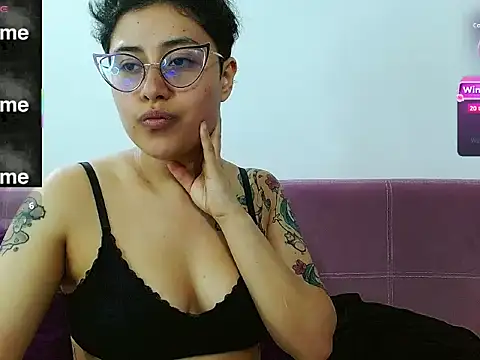 Juliexxxxtasy élő XXX-chatje