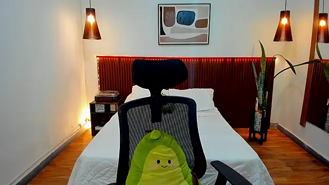 KatherineBond Chat XXX live