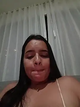 Julieth_hot-69 élő XXX-chatje