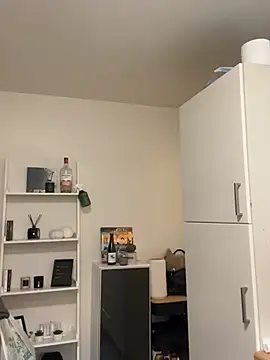 justsomeoneuknow's Webcam Show