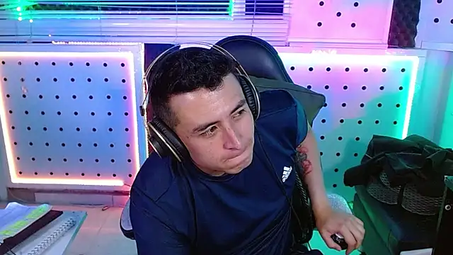 XXX chat uživo modela Godofcumxxx