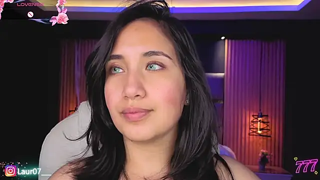 Lauroberts7n Live XXX chat