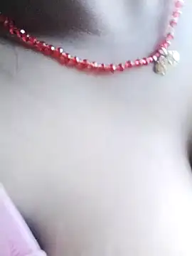 kiara-simmi élő XXX-chatje