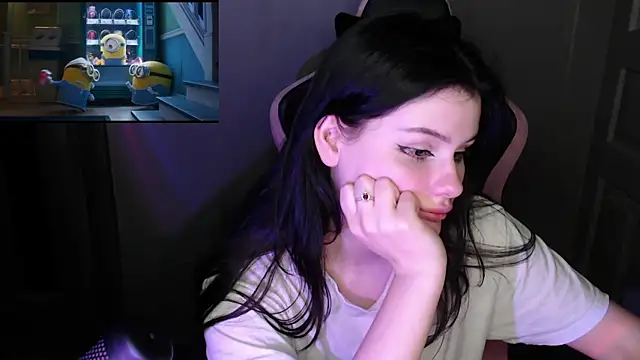 Pertunjukan Kamera Web Moon_raven