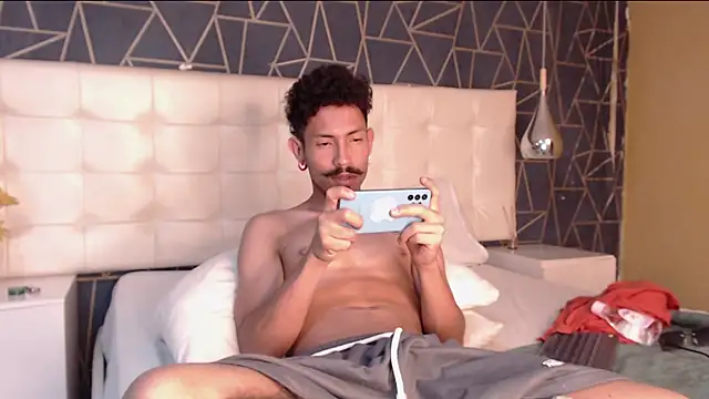 NoaahTylor – Kamerová šou