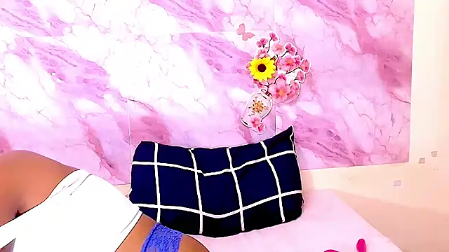 EbonyOlive69's Live XXX Chat