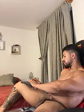 Ezzio_Scolaro Adlı Modelin Canlı XXX Sohbeti