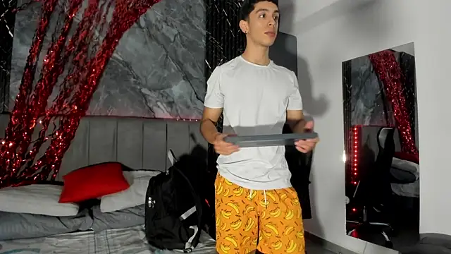 hot_summer_boy_ Adlı Modelin Canlı XXX Sohbeti