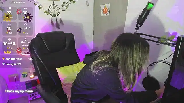 LoolitaBeauty_ élő XXX-chatje