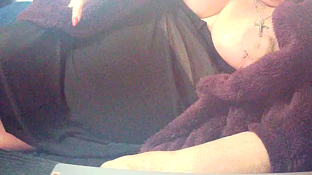 Playful_MILF_DemiのライブXXXチャット