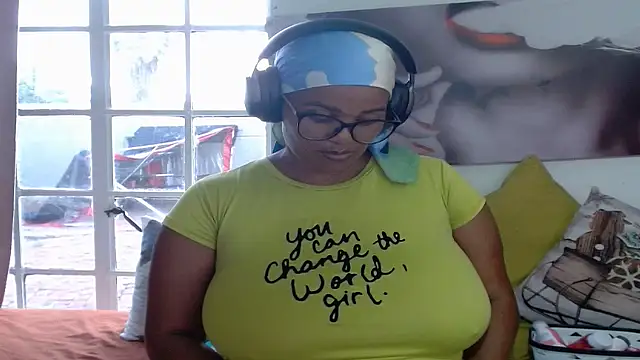 Stormy-Stella Live XXX-Chat