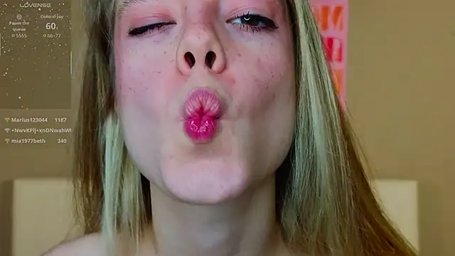 XXX chat uživo modela TiffinyMergist