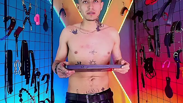 Master_kingsadic: διαδικτυακό σόου στην κάμερα