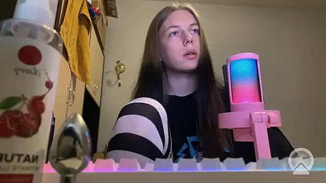 britneylovely Show in webcam