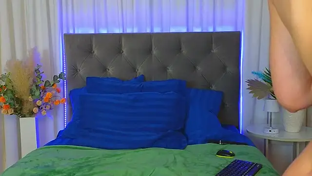 Ariana_Petite élő XXX-chatje