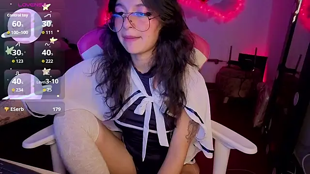 larah_uwu Live XXX Chat