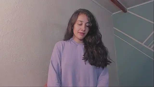 Lucy-Bluesea Chat XXX live