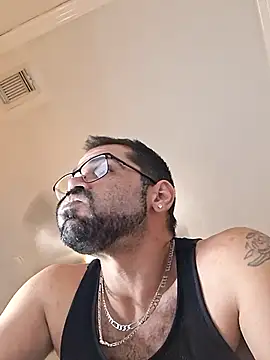 Zander823: διαδικτυακό σόου στην κάμερα