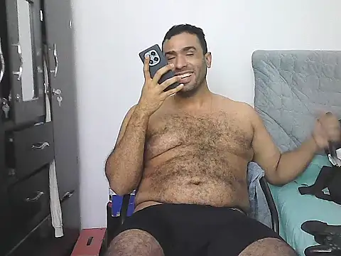 AlphaLatinoBear Live XXX-Chat