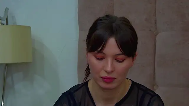 AlexandraBloom Adlı Modelin Canlı XXX Sohbeti